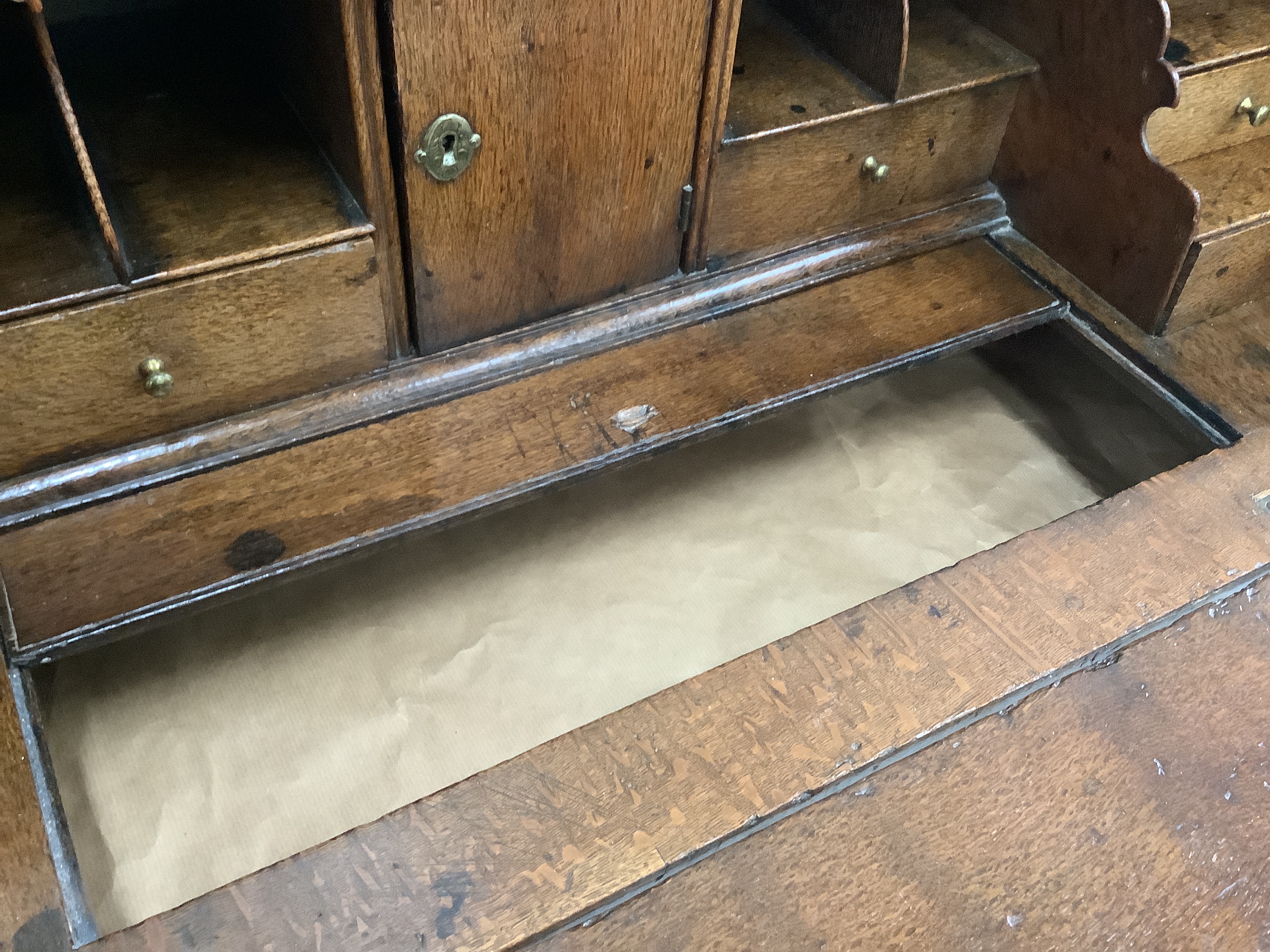 A George III oak bureau, width 91cm, depth 52cm, height 101cm